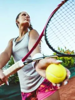 woman playing tennis